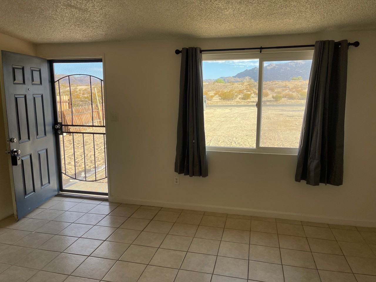 73858 Sun Valley Dr - Photo 4 of 20