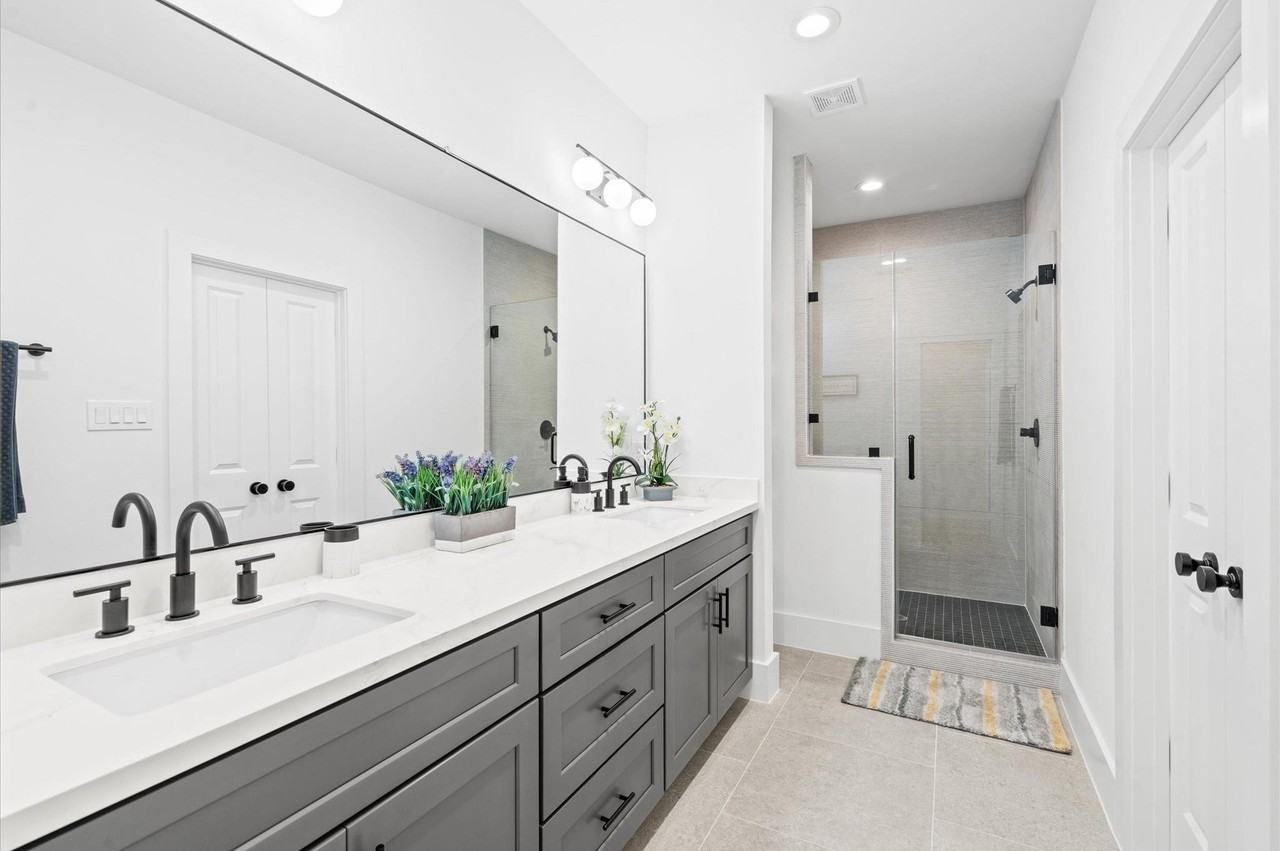 5211 Pine Tree Ln - Photo 5 of 6