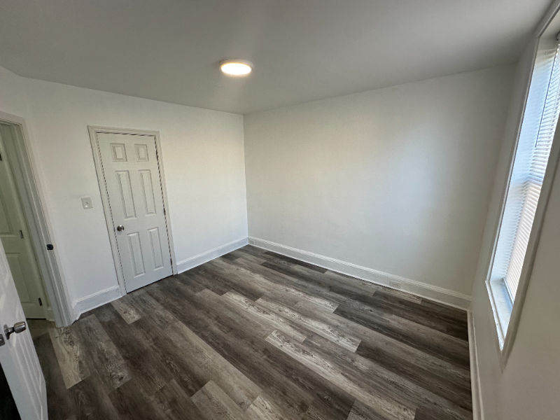 2434 W Franklin St - Photo 3 of 15