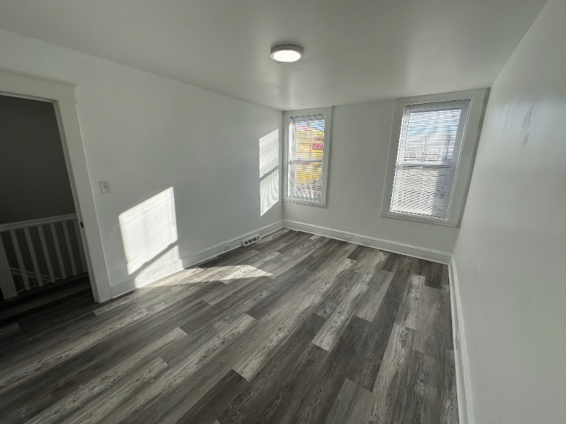 2434 W Franklin St - Photo 5 of 15