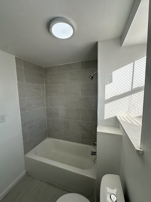 2434 W Franklin St - Photo 6 of 15