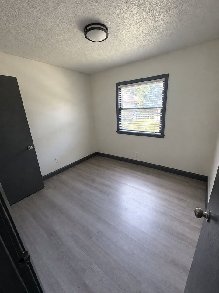 1809 Arlington Ave #11 - Photo 7 of 8