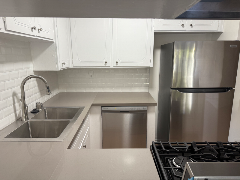 711 Westmount Dr #101 - Photo 4 of 20
