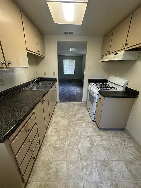 6301 Wexford Cir - Photo 3 of 15