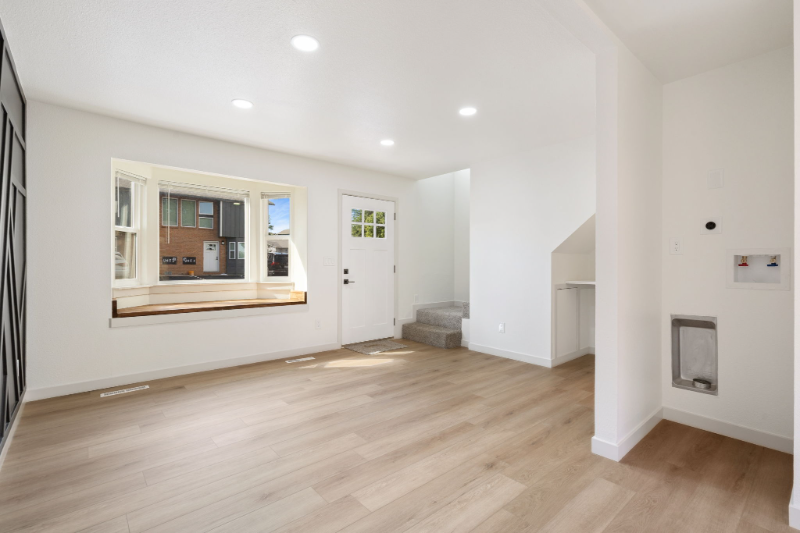 1618 Banyan Dr - Photo 4 of 15