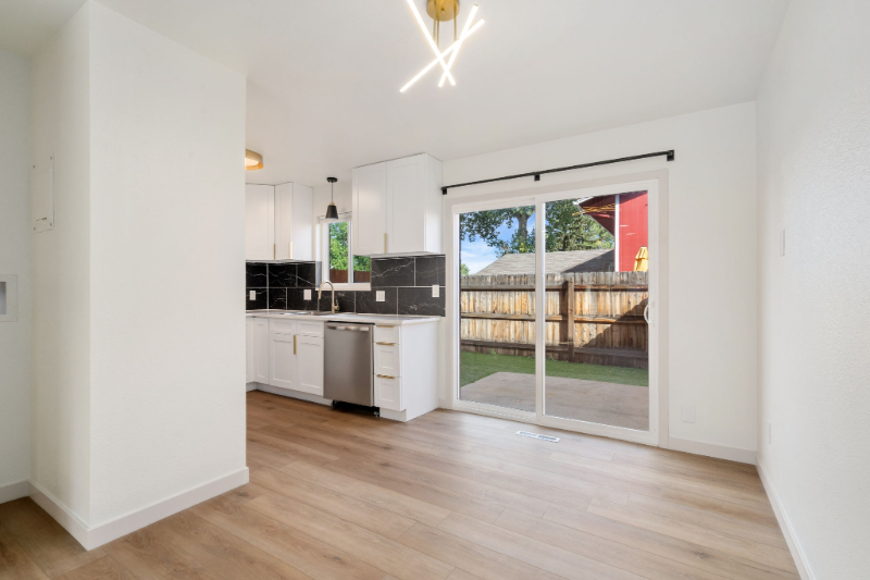 1618 Banyan Dr - Photo 5 of 15