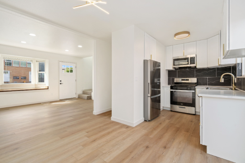 1618 Banyan Dr - Photo 6 of 15