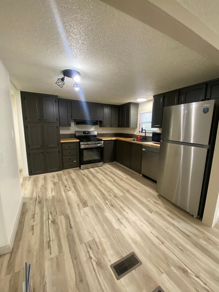25079 Snyder St - Photo 2 of 16