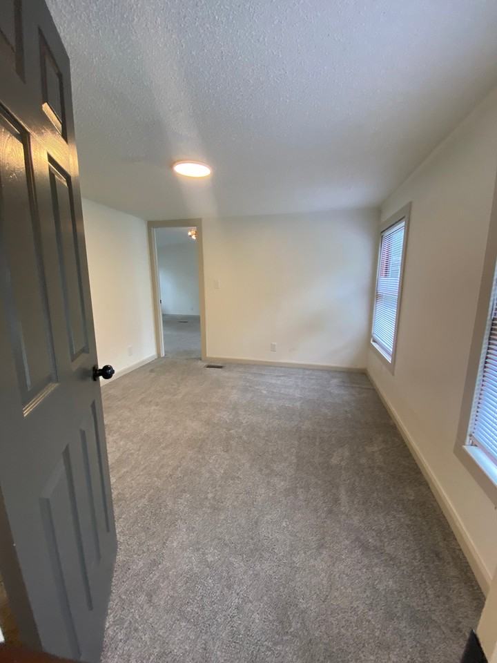 25079 Snyder St - Photo 5 of 16