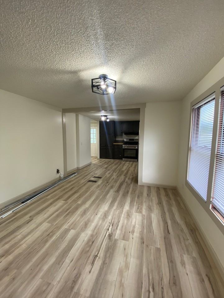 25079 Snyder St - Photo 7 of 16