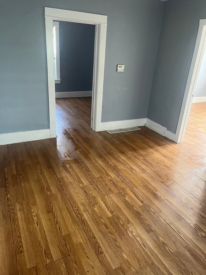 319 E Streicher St - Photo 6 of 11