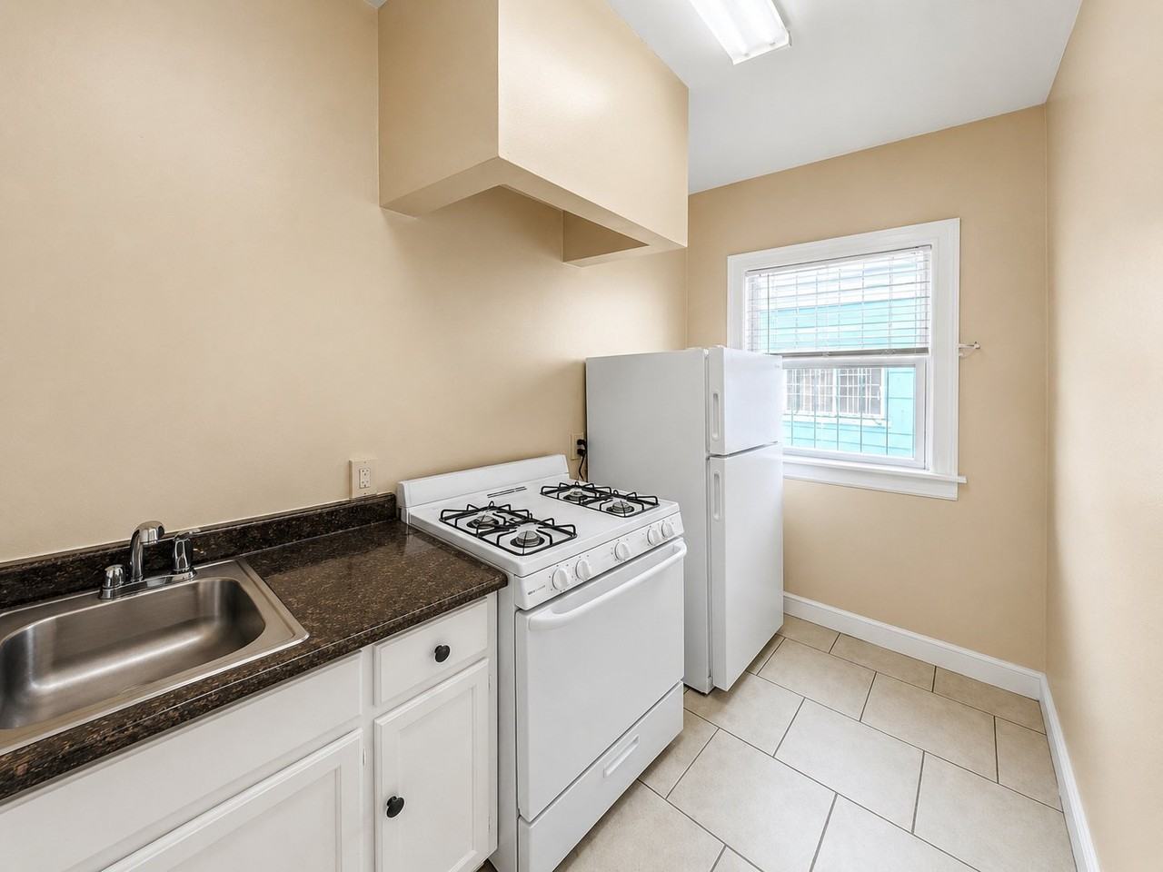 2877 San Marino St #107 - Photo 3 of 10
