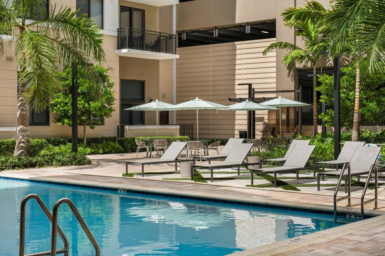 Alvista Bay Pointe - Photo 4 of 37