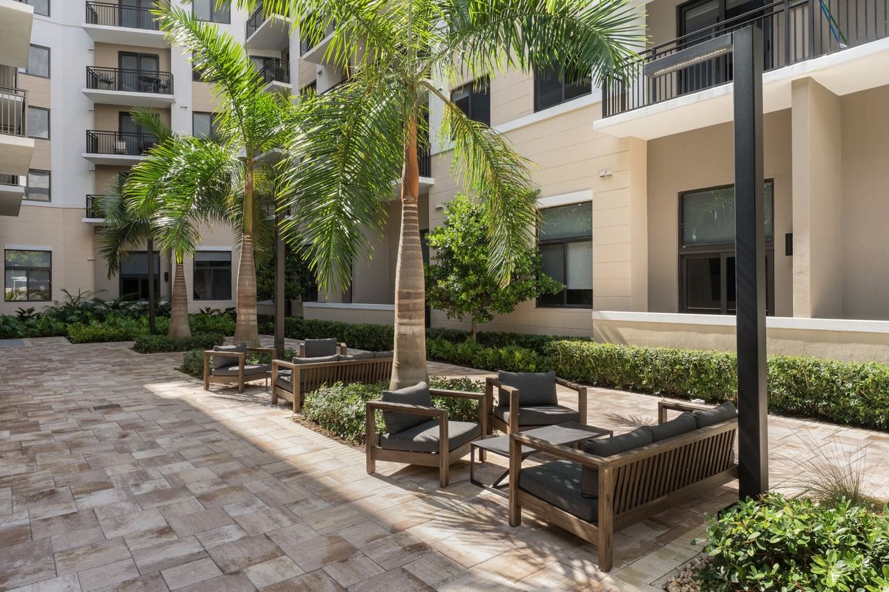 Alvista Bay Pointe - Photo 5 of 37
