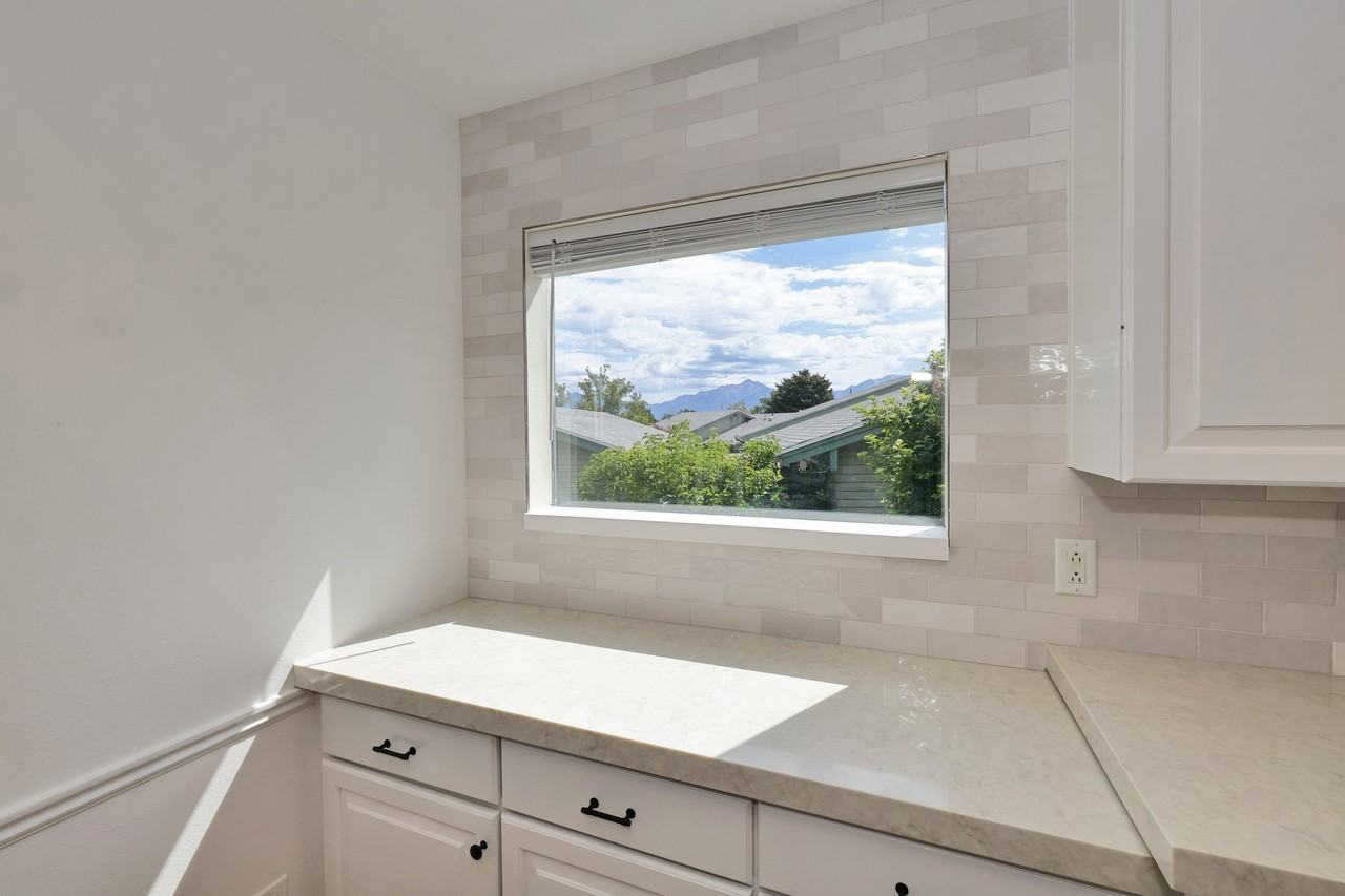 4498 W Skye Dr - Photo 6 of 39