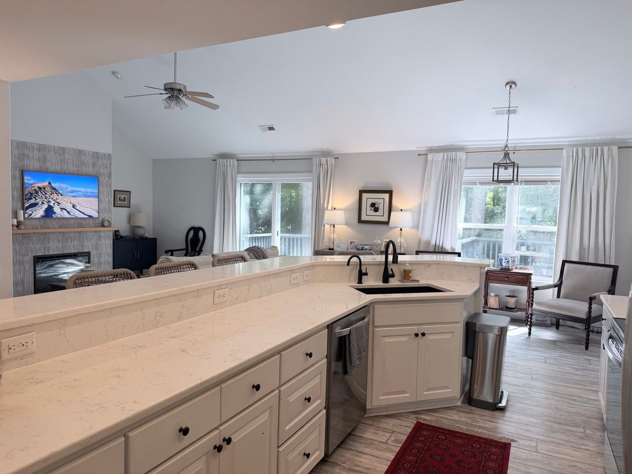 125 Bayside Dr - Photo 4 of 15