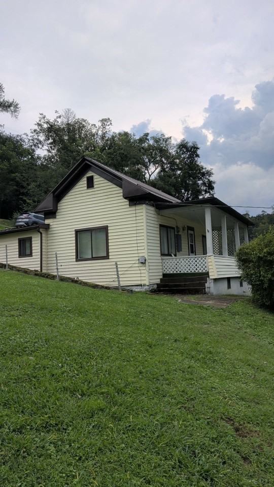 3203 Willey Ave - Photo 3 of 12