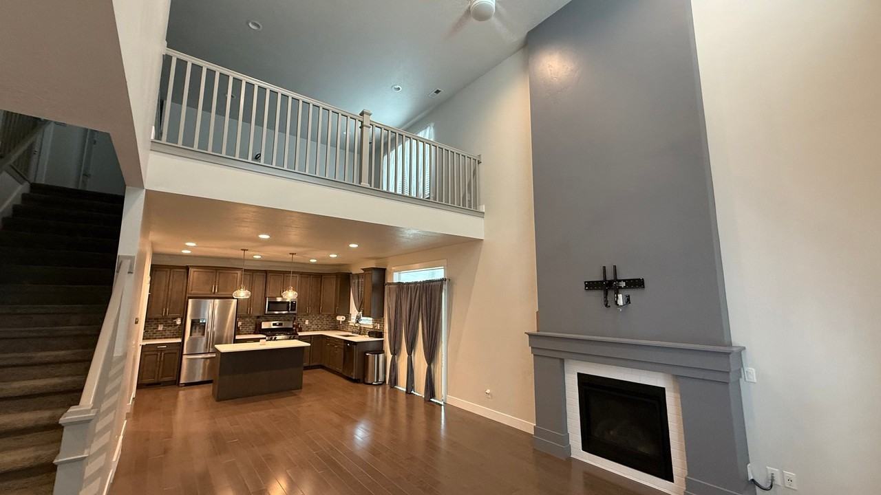 234 N Glenwood Way - Photo 4 of 20
