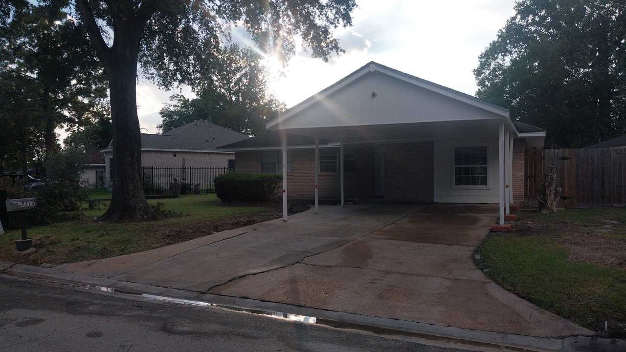 7313 Gore Dr - Photo 3 of 15