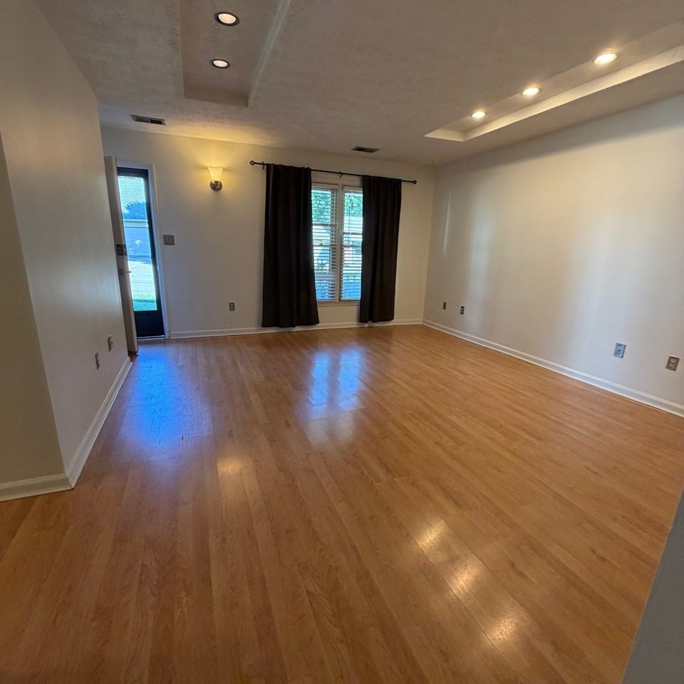 3828 Mcgarry Dr - Photo 2 of 10