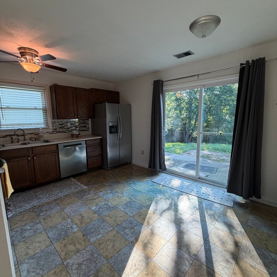 3828 Mcgarry Dr - Photo 4 of 10