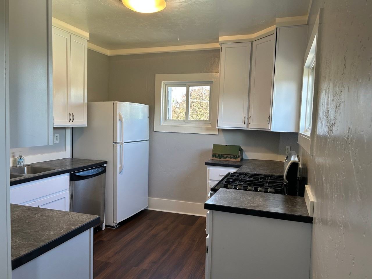 1040 Main St #A - Photo 5 of 12