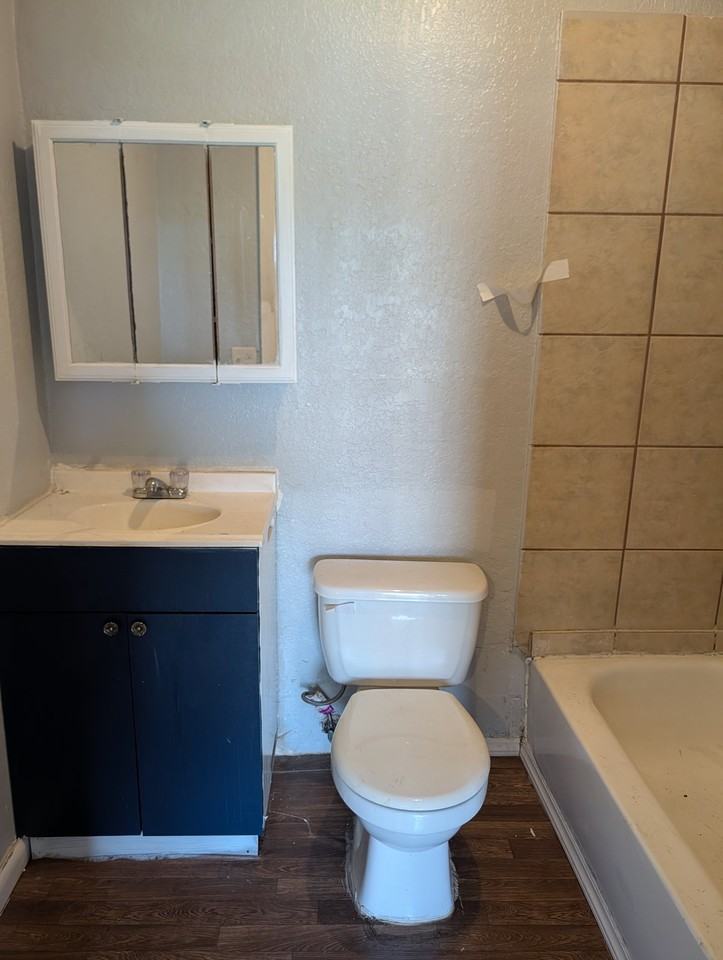 1002 Daniels St - Photo 2 of 8
