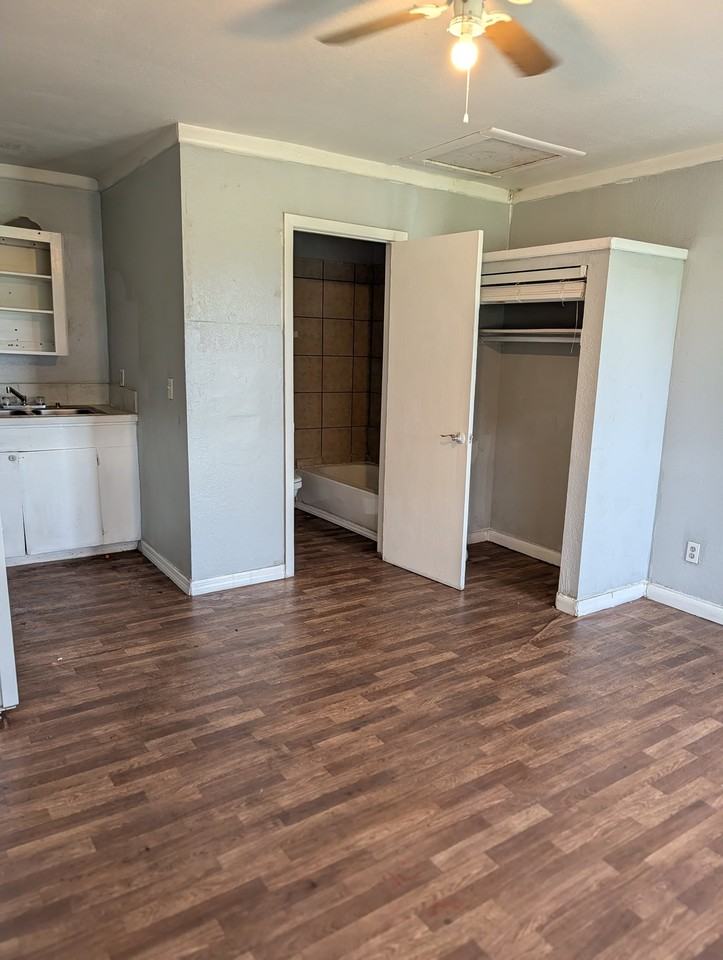 1002 Daniels St - Photo 4 of 8