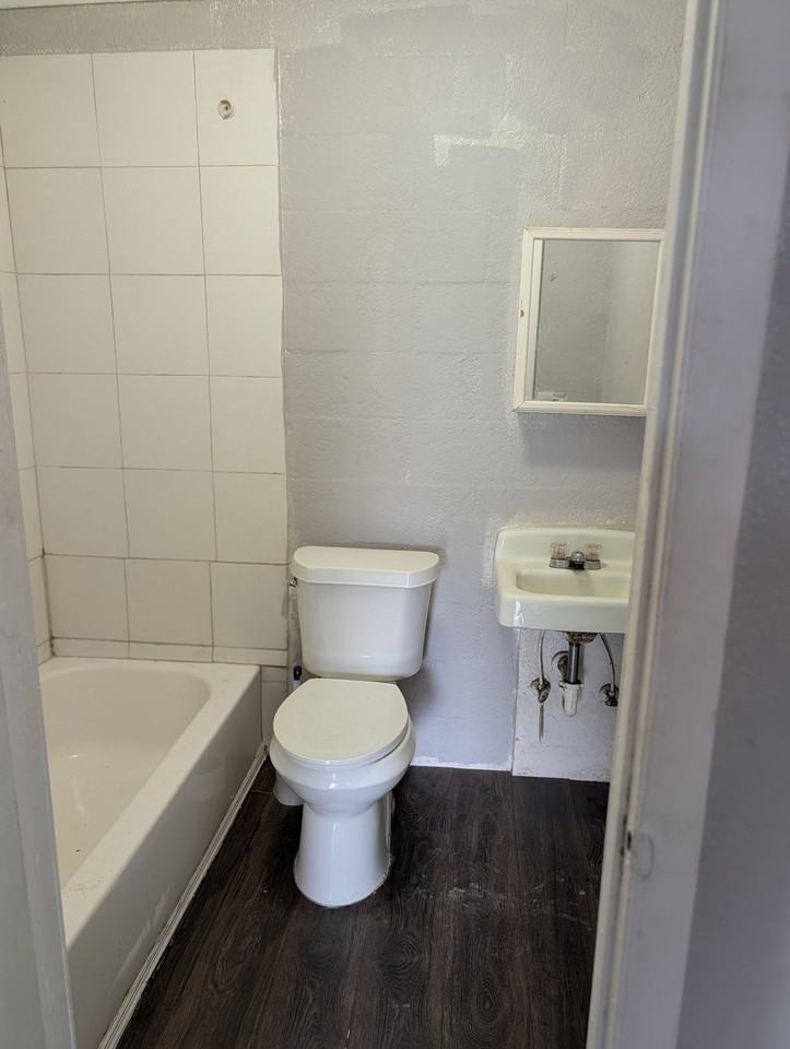1002 Daniels St - Photo 5 of 8