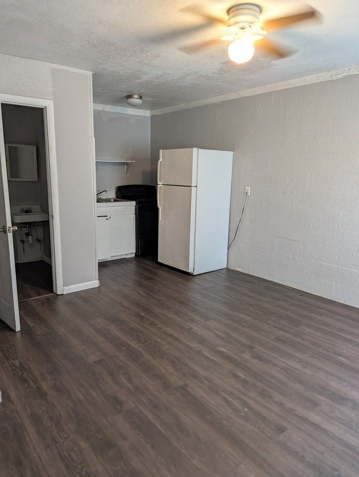1002 Daniels St - Photo 6 of 8