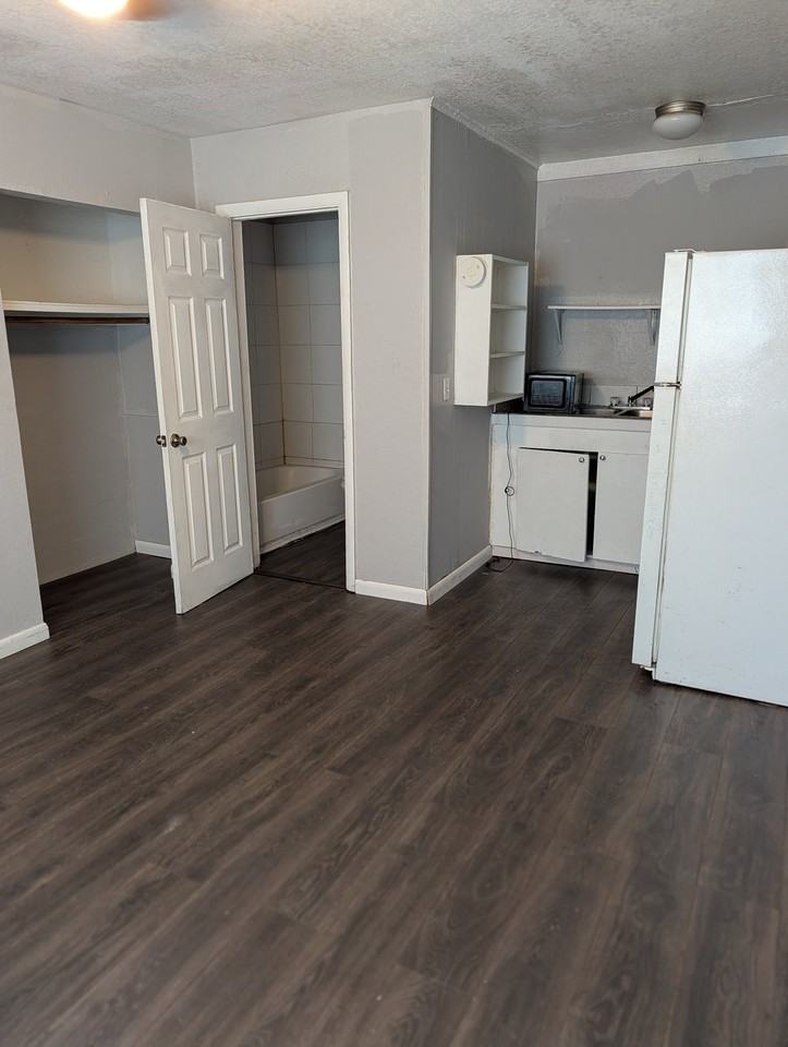 1002 Daniels St - Photo 7 of 8