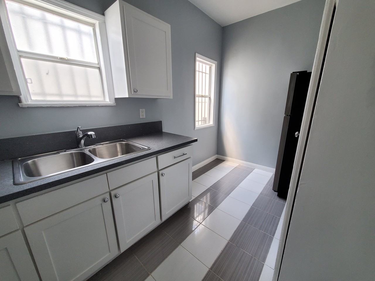 845 Sanborn Ave #22 - Photo 4 of 8