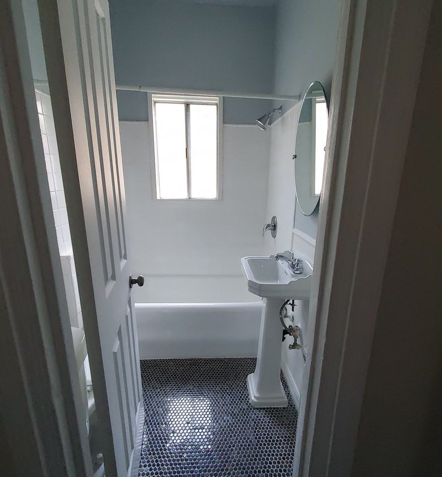 845 Sanborn Ave #22 - Photo 7 of 8