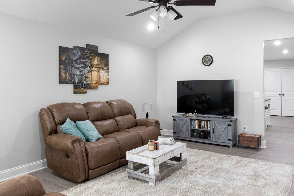 106 Lafon Dr - Photo 4 of 20
