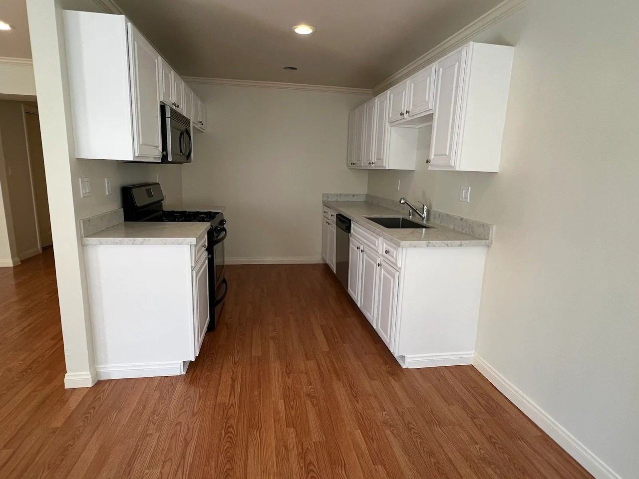 625 E Cypress Ave #B - Photo 4 of 12