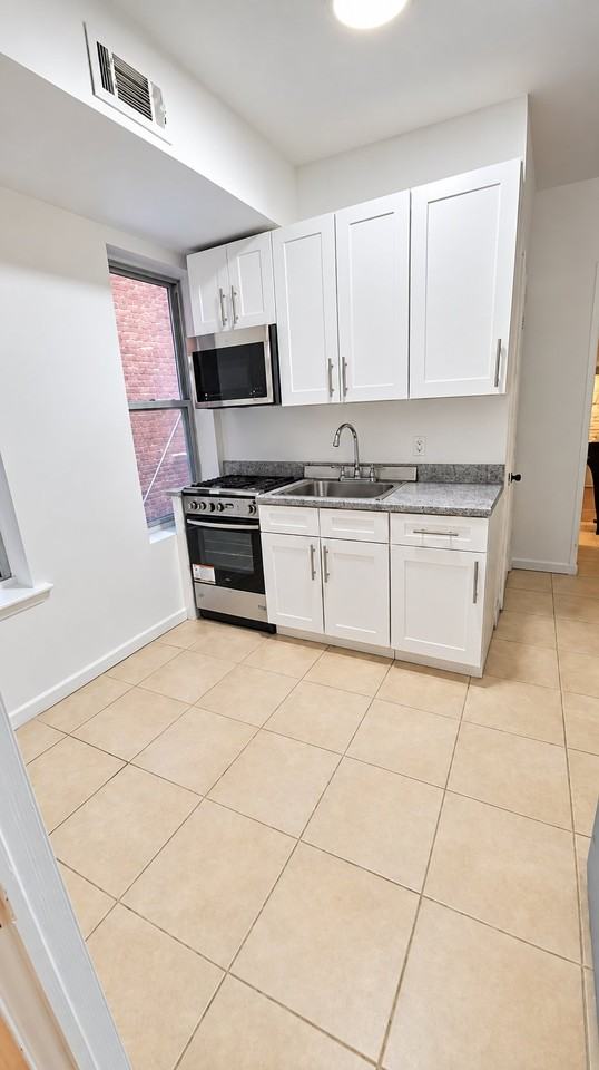 159 Bergen Ave #1 - Photo 2 of 6