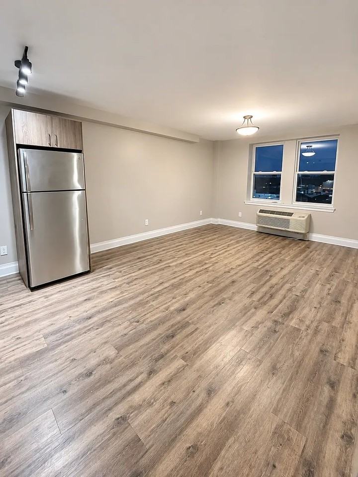 106 N Grove St #706 - Photo 4 of 8