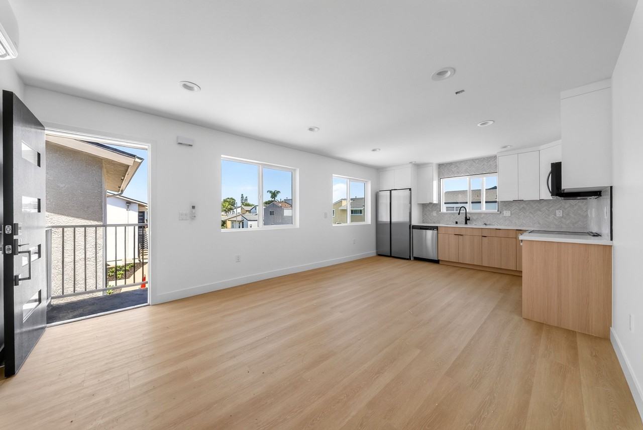 776 W Wilson St #8 - Photo 4 of 9