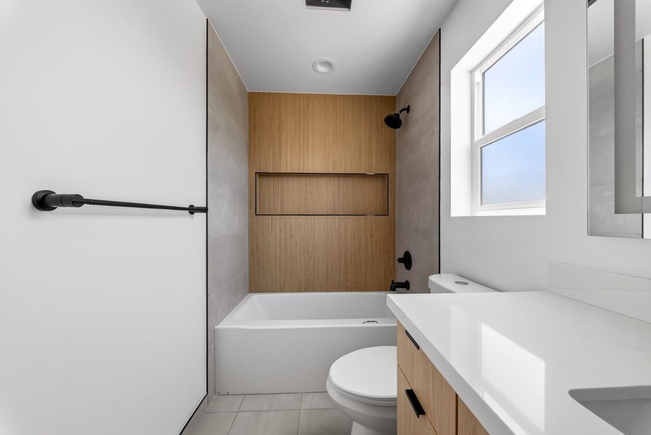 776 W Wilson St #8 - Photo 7 of 9