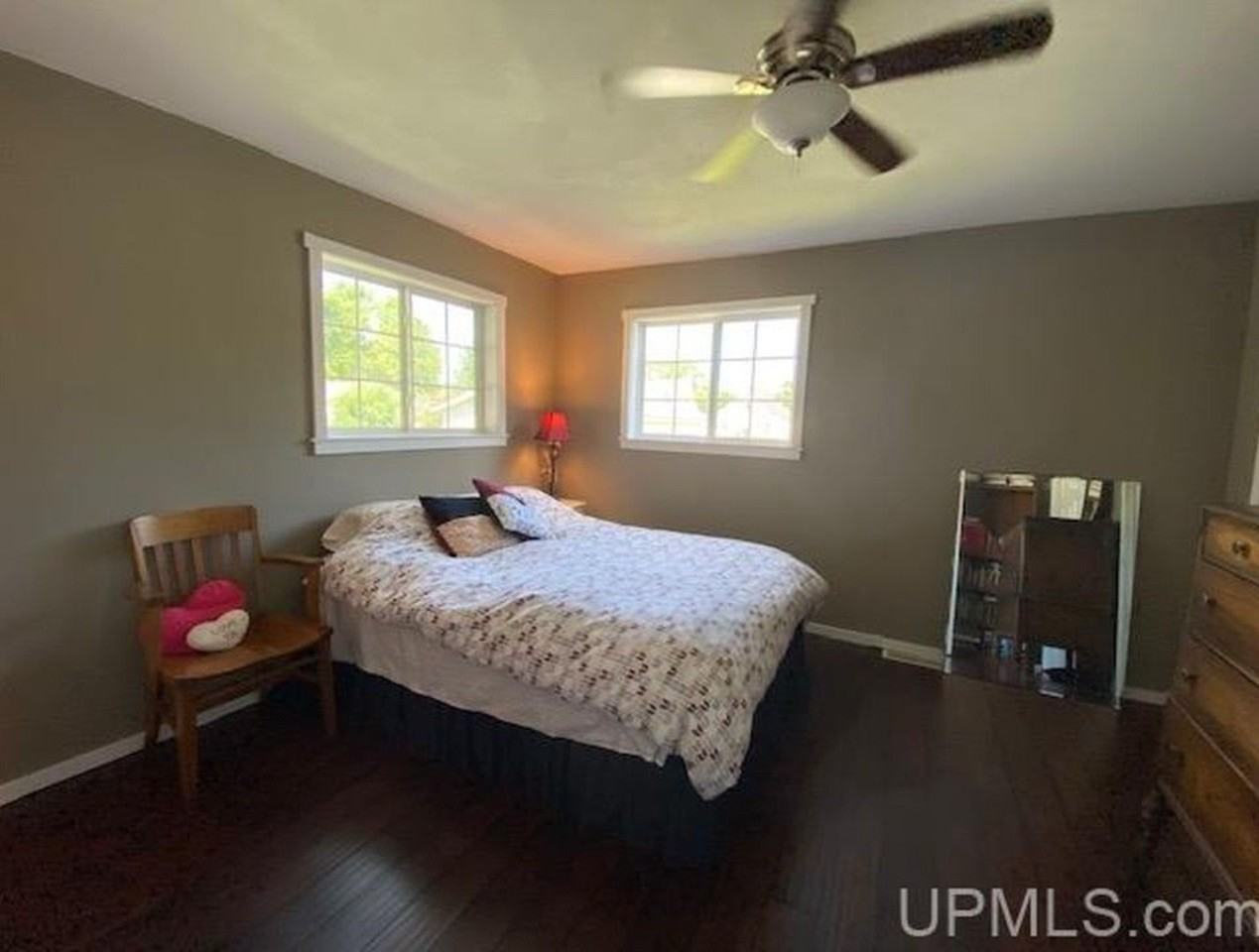 12 Oak St - Photo 3 of 10