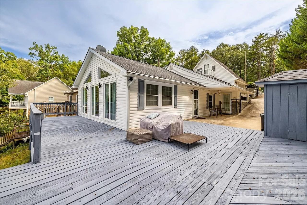 138 Strand Rd - Photo 2 of 19