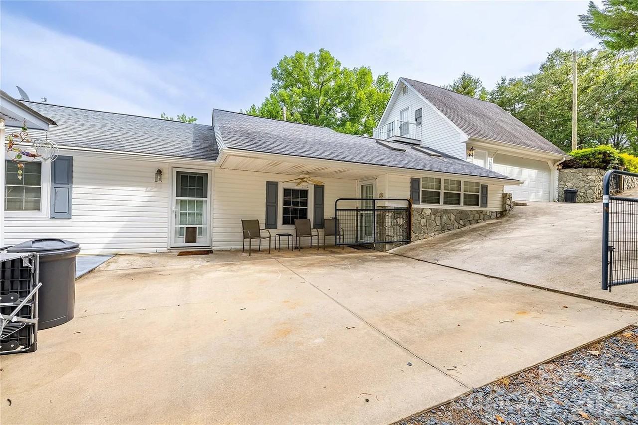 138 Strand Rd - Photo 3 of 19