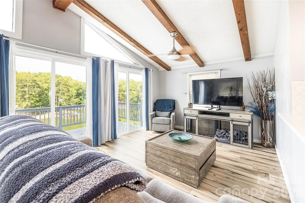 138 Strand Rd - Photo 5 of 19