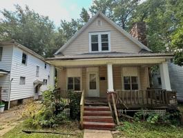 featured image of 989 W Packard St