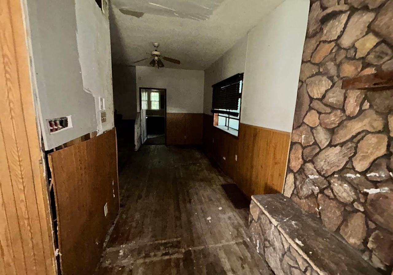 989 W Packard St - Photo 3 of 20