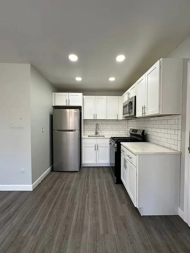 346 Franklin Pl #5 - Photo 2 of 6