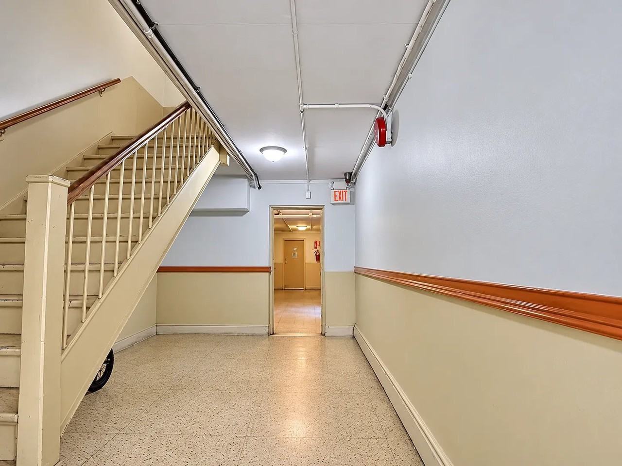 128 E 7th St #305 - Photo 3 of 5