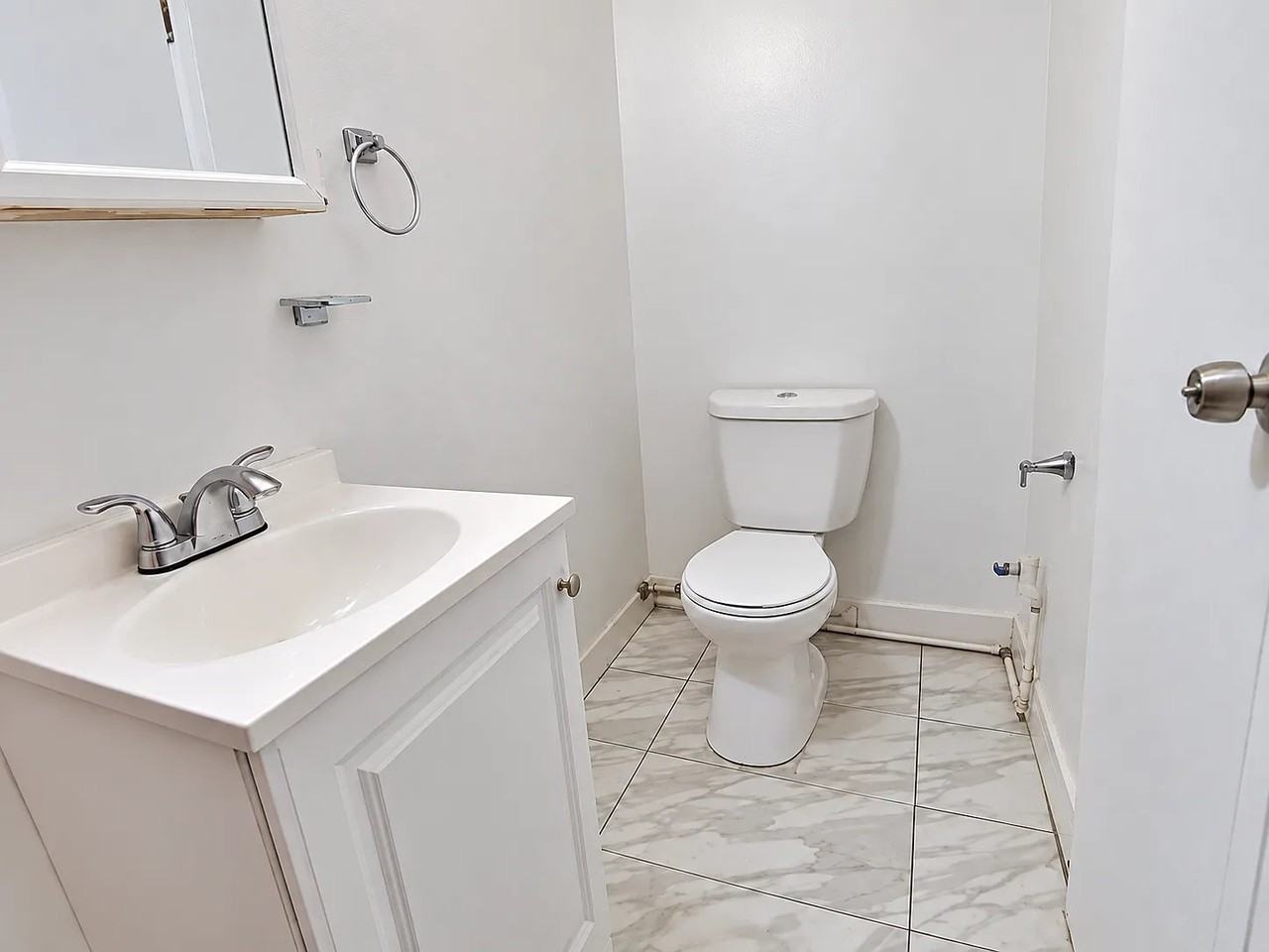 128 E 7th St #305 - Photo 5 of 5