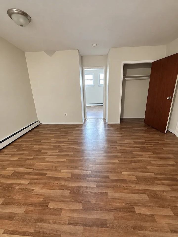 245 Hollywood Ave #1F - Photo 2 of 7