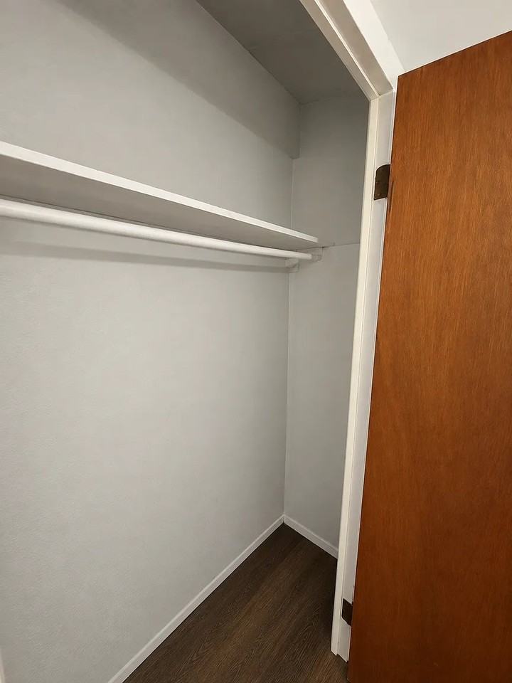 245 Hollywood Ave #1F - Photo 3 of 7